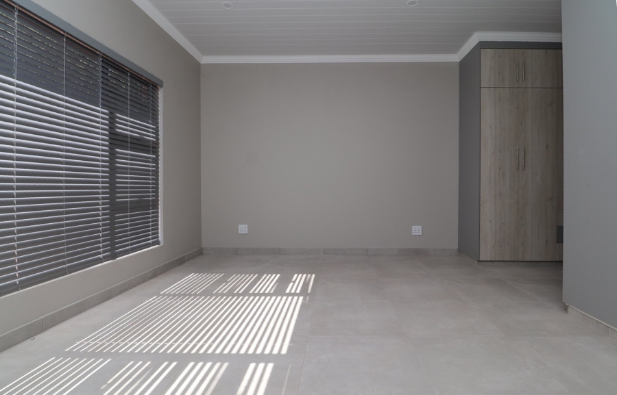 To Let 3 Bedroom Property for Rent in Flamwood North West